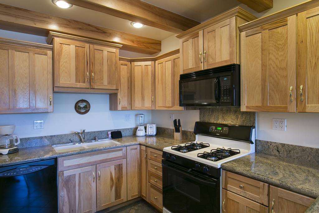 Mammoth Village Properties By 101 Great Escapes Mammoth Lakes Room photo